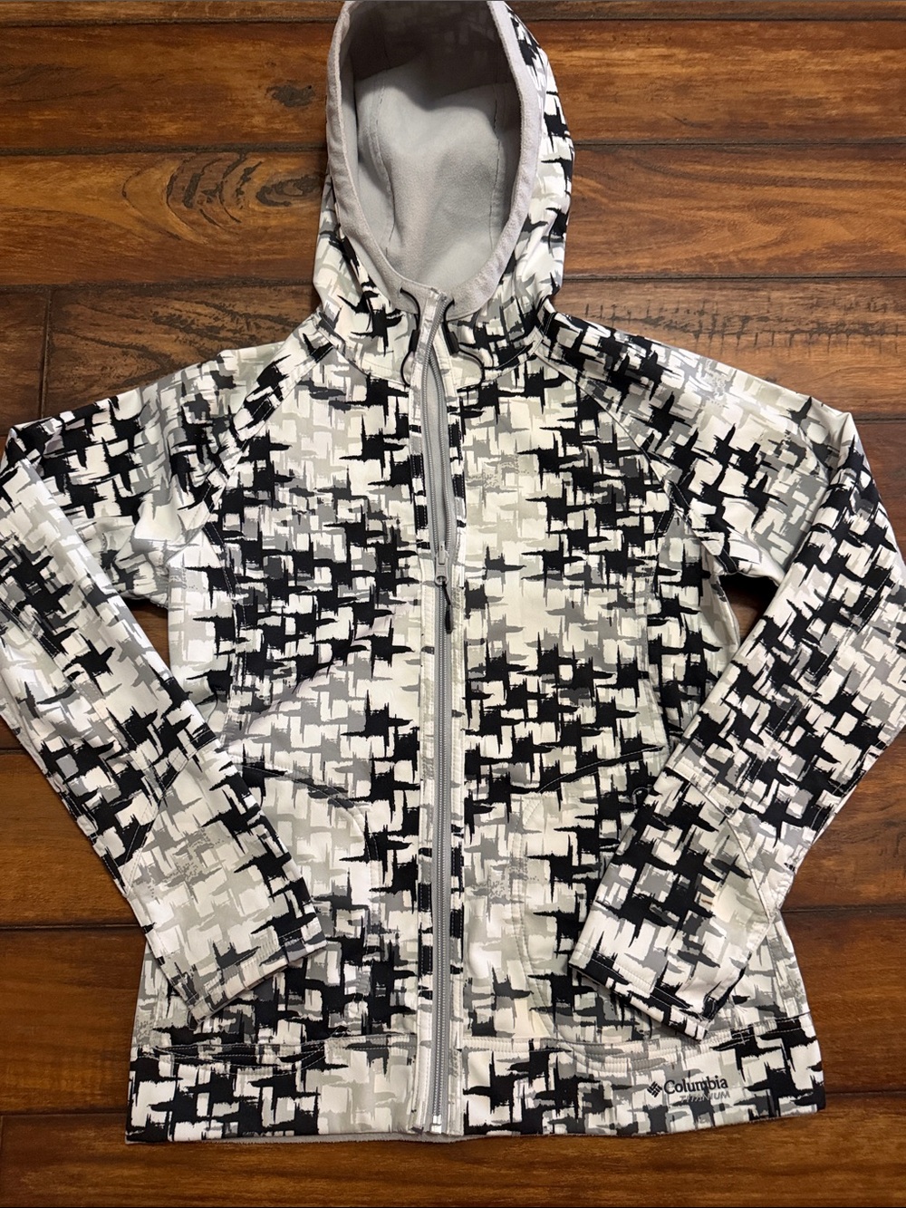 Columbia Like New Reversible Women’s Black, White & Gray Patterned Hooded Jacket